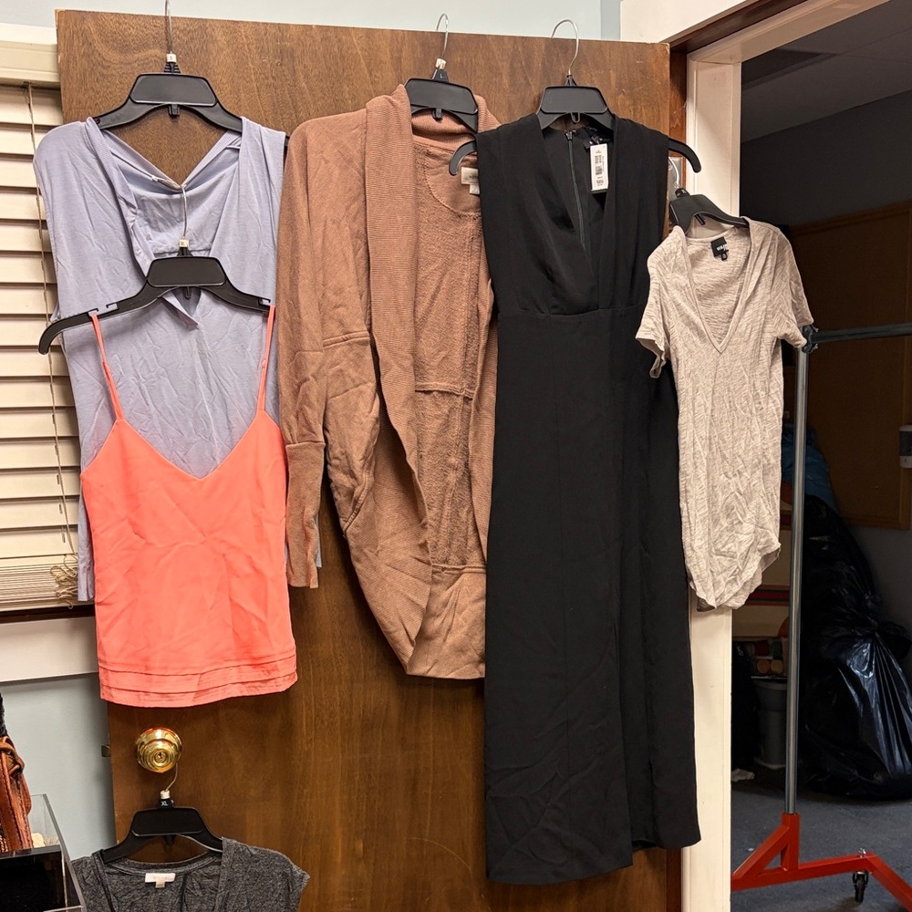 Awesome Aritzia brand bundle of 10 items  mainly XS/S size 0&2